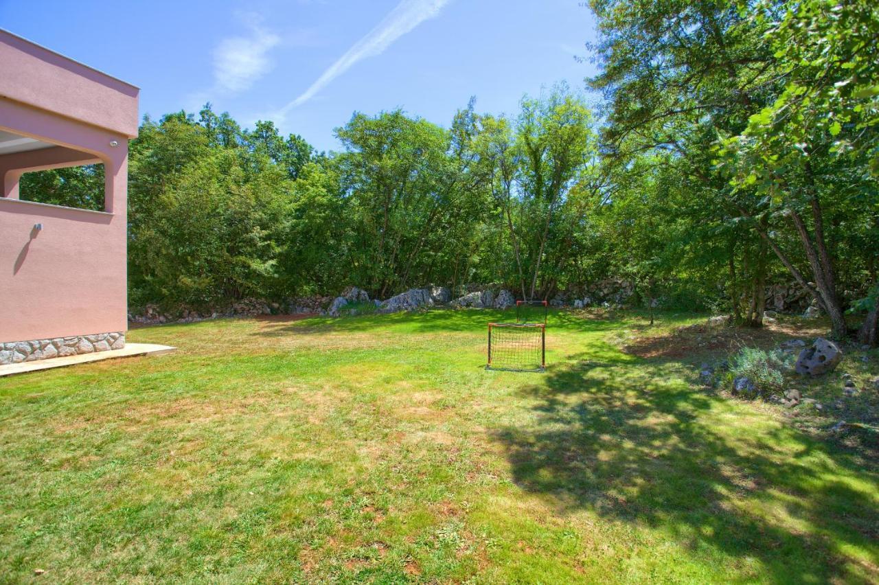 Oak Meadow Apartment