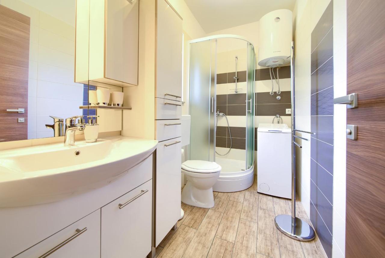 Oak Meadow Apartment Dobrinj